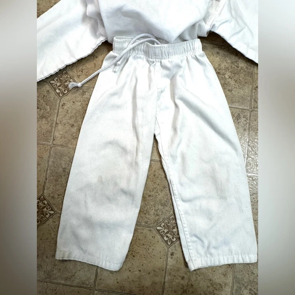 Little Kids White Karate Martial Arts Uniform Size 000